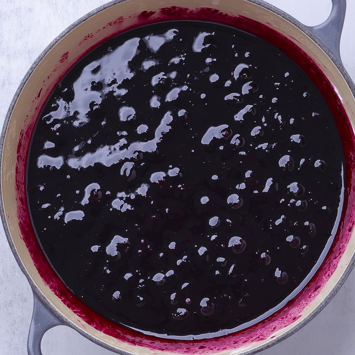 A small pot with the finished filling inside.