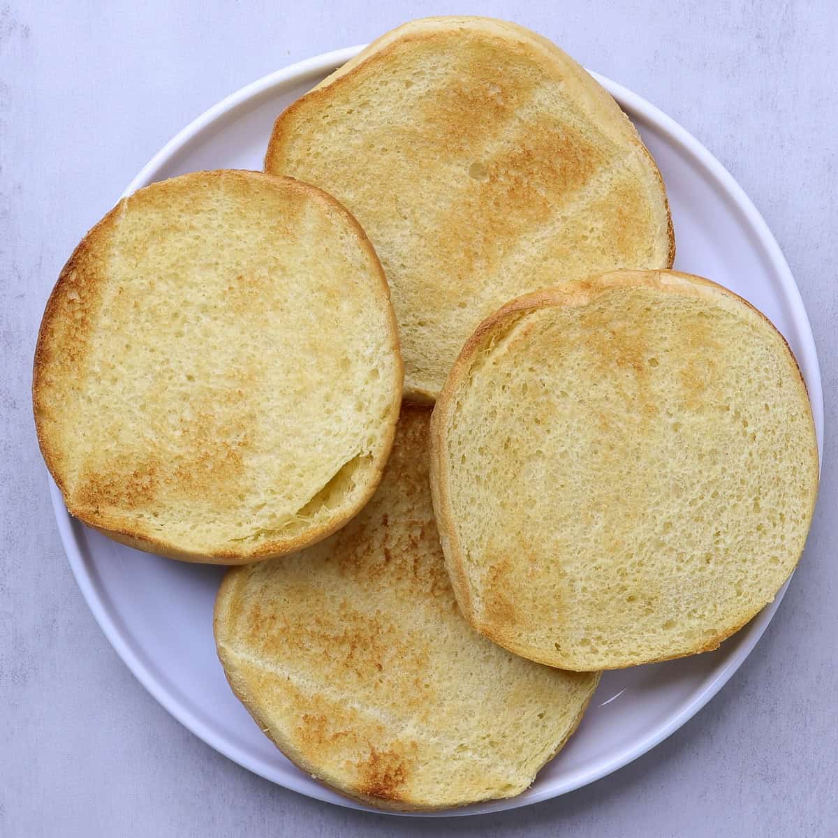 A plate of toasted buns.